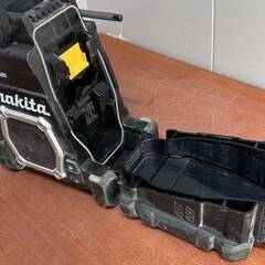 K マキタ 充電式ラジオ MR108 本体のみ バッテリー無 現状品 40704K04の画像