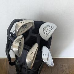 ゴルフバッグ  ミニキャリーバッグ(クラブ、ロストボール付)の画像