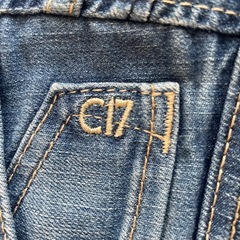 C17 ダークデニム クロップドパンツの画像