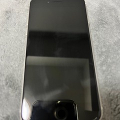 ほぼ未使用・バッテリー100% iPhone SE 3 64Gの画像