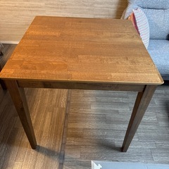 正方形　ブラウンテーブルの画像