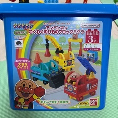 アンパンマンわくわくのりものブロックバケツ
の画像