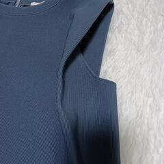 GUノースリーブダークブルートップスの画像