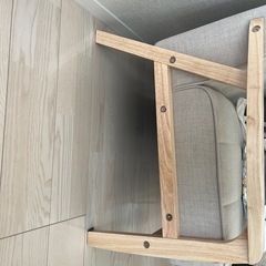 ナチュラル木肘×ベージュ生地の2人掛けソファ｜使用2年・美品（ナフコ購入）の画像