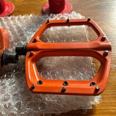 自転車部品ペダルとグリップの画像
