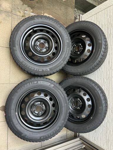 スタッドレスタイヤ&ホイール4本セット　キャップ・チェーン付き　シトロエン  プジョー