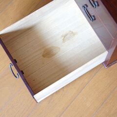 場所を取らない引出し付き木製折りたたみ机／文机の画像