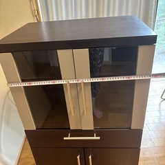 ガラス戸付きラックの画像