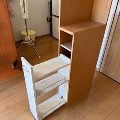 隙間収納棚の画像