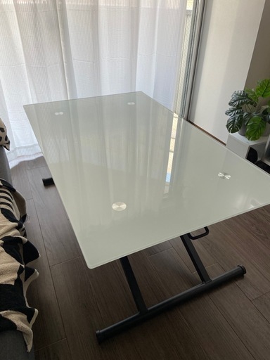 ニトリ　昇降　ガラステーブル