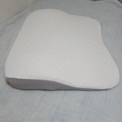 ニトリ　まくら　枕カバーつきの画像