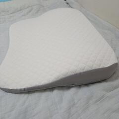 ニトリ　まくら　枕カバーつきの画像