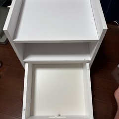 引き出し付き棚の画像