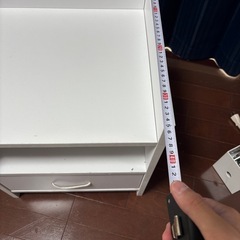 引き出し付き棚の画像