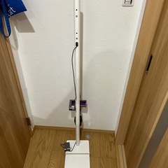 掃除機スタンド（充電器付）の画像