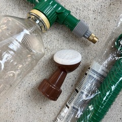 218 加圧式霧吹きとジョウロ先　いずれもペットボトル用の画像