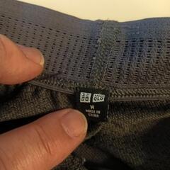 ダークグレーのショートパンツの画像