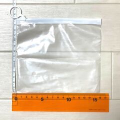 ★未使用｜アパレル用『指の入るジッパー付き袋』約80枚 まとめ売り 透明 衣類 梱包資材の画像