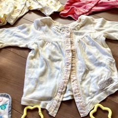 ベビー用品　服　おもちゃ色々の画像