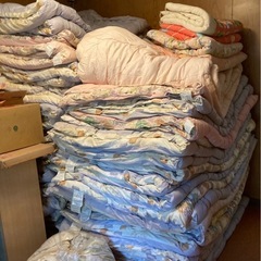 無料　60枚ほど　全て羊毛の掛け布団の画像