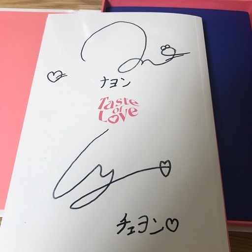 twiceサイン入りアルバム　おまけ付き　値引き可　他の商品とまとめ買いで大幅値引き　郵送可能