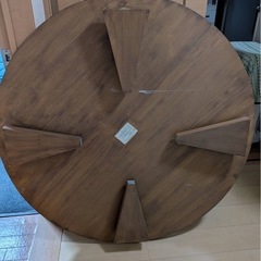 丸型テーブルの画像