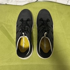 スパットシューズ（スニーカーサンダルタイプ） 手を使わずに履けるの画像