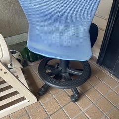 デスクチェア空気圧で高さ調整あり。の画像
