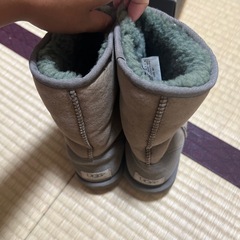 UGG カーキムートンの画像