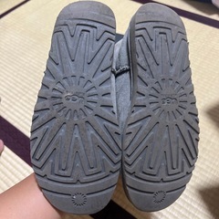 UGG カーキムートンの画像