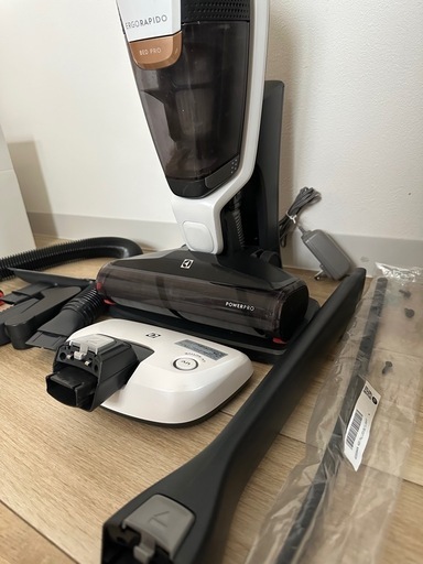 最終お値下げです！　【美品全パーツあり】　Electrolux 掃除機