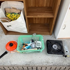 棚•鍋色々持ってっての画像