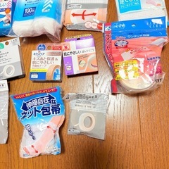 日用品 カットガーゼ 不織布テープ 紙テープ ネット包帯 絆創膏 ネット 伸縮の画像
