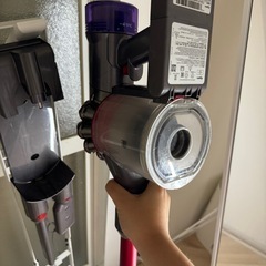 Dyson（ダイソン）コードレス掃除機 SV10K 本体＋充電器 中古・動作OK（未清掃）の画像