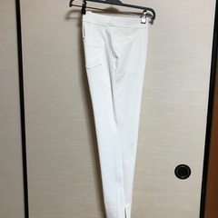 オフホワイト　パンツの画像