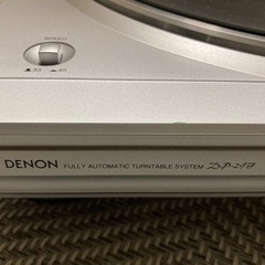 ジャンク品のレコードプレーヤーの画像