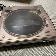ジャンク品のレコードプレーヤーの画像