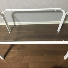ガラスローテーブルの画像