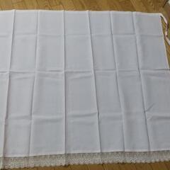 レースが付いた淡いピンクの生地の画像