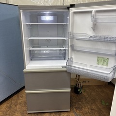 I667 🌈 ジモティー限定価格！ AQUA 冷蔵庫 (272L) 3ドア ⭐ 動作確認済 ⭐ クリーニング済の画像