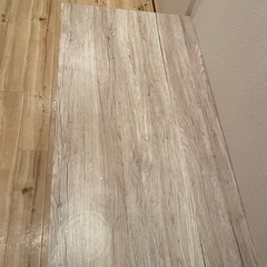 まるで新しいテーブルの画像