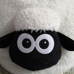 羊型クッションぬいぐるみ「SHAUN THE SHEEP」の画像