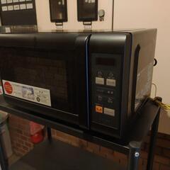 エスケイジャパン 電子レンジ（ヘルツフリー/ターンテーブルモデル） SJM-M17DA　2024年製
の画像