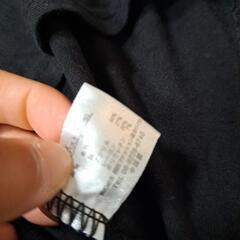 レディース黒のTシャツの画像