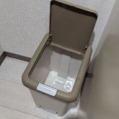 【無料/¥0】ペダル式ゴミ箱（小型）を差し上げますの画像