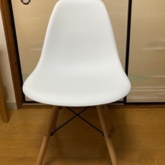 木製ダイニングテーブル&シェルチェアセットの画像