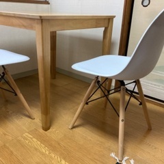 木製ダイニングテーブル&シェルチェアセットの画像