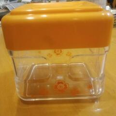 六角形重箱と食パン容器の画像