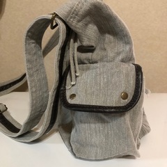 ショルダーバッグ   グレーの画像