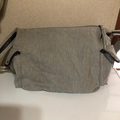 ショルダーバッグ   グレーの画像